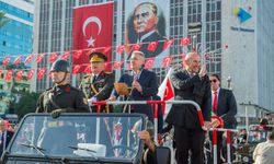 İzmir Cumhuriyet'in 100'üncü Yılını Kutluyor