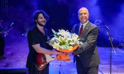 Gaziemir Gençlik Festivali'ne Yaşlı Amca ile Muhteşem Final