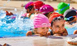 Bayraklı'da Çocuklar İçin Yüzme Kursu