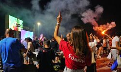 İzmir'in Meydanlarında Çeyrek Final Coşkusu