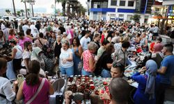 Karşıyaka Çarşısı 'El Emeği Gece Pazarı' ile Şenlendi