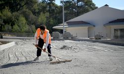 Kuşadası'nda Yol Yapım Çalışmaları Devam Ediyor