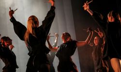 Ceyda Tanc Dance Topluluğu'nun 'AYNA'sı Ayakta Alkışlandı