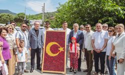 Kuşadası'nda Kiraz Şenliği Coşkuyla Geçti