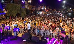 Büyükşehir'den Kuşadası'nda Müzik Dolu Gece