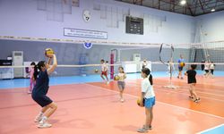 Başkan Çerçioğlu Minik Sporcuları Voleybolla Buluşturuyor