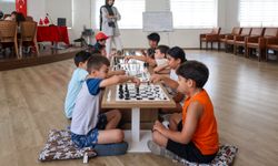 Efelerli Çocuklar Yaz Tatilinde Satrançla Gelişiyor