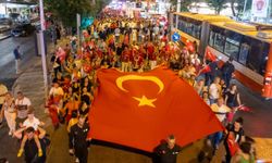 Zafer Korteji Buca'yı Aydınlattı