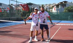 Kuşadası'nda Zafer Bayramı Coşkusu Tenis Turnuvasıyla Yaşanıyor