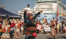 Kuşadası'nda Zafer Bayramı Coşkuyla Kutlandı