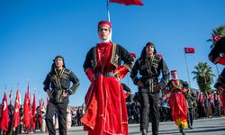 Kuşadası'nda Cumhuriyet'in 102'nci Yılı Büyük Coşkuyla Kutlandı