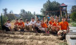 Bornova'da Minik Eller Toprakla Buluştu