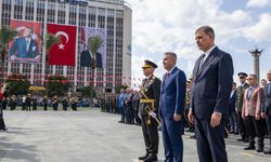 İzmir'de Cumhuriyet Bayramı Kutlamaları Başladı