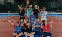 Kuşadası'nda Cumhuriyet Coşkusu Kortlara Taşındı