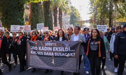 Efeler'de Sessiz '25 Kasım' Yürüyüşü