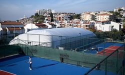 Kuşadası Tenis Kulübü'nde Balon Kortun Yapımı Tamamlandı