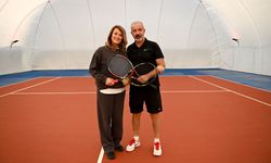 Kuşadası'nda Sporseverlerden Balon Korta Yoğun İlgi