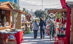 Kuşadası'nda Rengarenk Görünümüyle Yılbaşı Pazarı Kuruldu