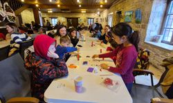 Kuşadalı Minikler Kuklalarla Hayal Dünyasına Yolculuk Yaptı