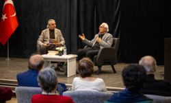 Hidayet Karakuş Bornova'da Yürekleri Aydınlattı