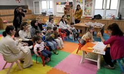 Kuşadası'nda Minik Eller Tasarladıkları Evlerin Bahçesine Tohum Ekti