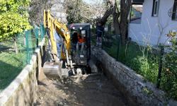 Kuşadası Belediyesi'nden Kirazlı Mahallesi'nde Kapsamlı Dere Temizliği