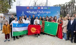 İzmir'de 'Bahar Bayramı' Kutlandı