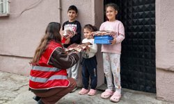 Efelerli Çocuklara Bayramlık Kıyafet Desteği