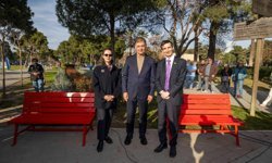 İzmir'den Şiddete Karşı 'Kırmızı Bank'la Mesaj