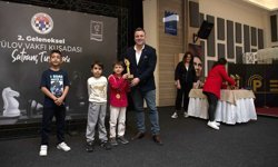 Kuşadası Satranç Turnuvası'nda Kupa ve Madalyalar Sahiplerini Buldu