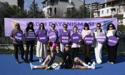 Kuşadası'nda Raketler Kadınlar Günü İçin Korta Çıktı