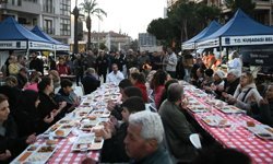 Kuşadası'nda Ramazan Ayının Bereketi Paylaştıkça Çoğalıyor