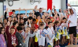 Buca'da 23 Nisan Coşkusu Havuza Taşındı