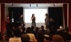 Operanın Tuvaldeki Yankısı İzmir'de: "4. Hayal Melodileri" Sergisi Casa Italia'da Açıldı