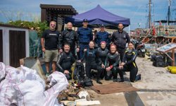 Kuşadası'nda Dünya Günü'nde Kıyı ve Deniz Temizliği: 200 Kilogram Atık Toplandı