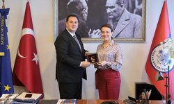 Konak'ta Makedonya Rüzgarı Esti: Başkan Mutlu, Enes İbrahim ve Heyetini Ağırladı