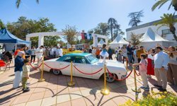 İzmir Klasik Otomobil Sergisi Yoğun İlgi Gördü
