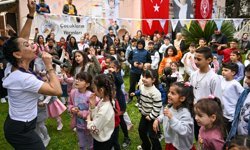 Bornova'da Şenlik Coşkusu: Sayra & Çınar'ın Adı Gülüşlerle Yaşıyor