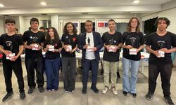 Efeler'de Teknoloji Rüzgarı: Genç Yazılımcılar Tasarladı, Başkan Yetişkin Kutladı