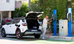 Narlıdere Belediyesi, Elektrikli Şarj İstasyonlarıyla Doğaya Kalkan Oluyor