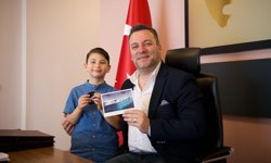Başkan Vekili Demirtaş, Küçük Kutup Kaşifini Makamında Ağırladı