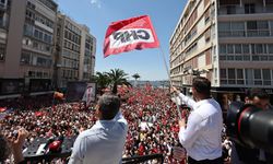 Özgür Özel İzmir'den Çağrı Yaptı: "Genel Başkanı 2 Milyon CHP'li Seçsin"