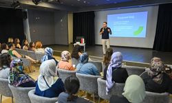 Uzman İsimler Bornova'da Çocuk Eğitimini Anlattı