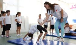 Efeler'de Minikler Jimnastikle Güçleniyor