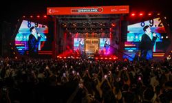 İzmir Enternasyonal Fuarı Geceleri Müzik ve Kahkaha Dolu