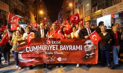 Efeler'de Cumhuriyet Yürüyüşü'ne Binler Akın Etti