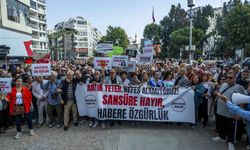 İzmir'de Gazetecilerden Görkemli Yürüyüş: "Sansüre Hayır, Habere Özgürlük"