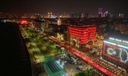 İzmir'de Cumhuriyet Coşkusu Gökyüzüne Taştı
