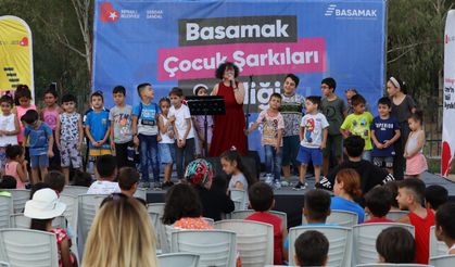 Bayraklı'da Çocuk Şarkıları Şenliği Başladı