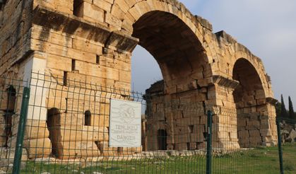 Hierapolis Antik Kenti'nde Yıkılma Tehlikesi